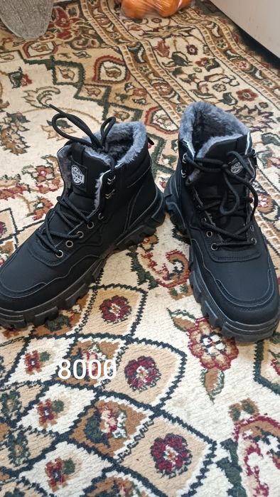 Продам мужские ботинки