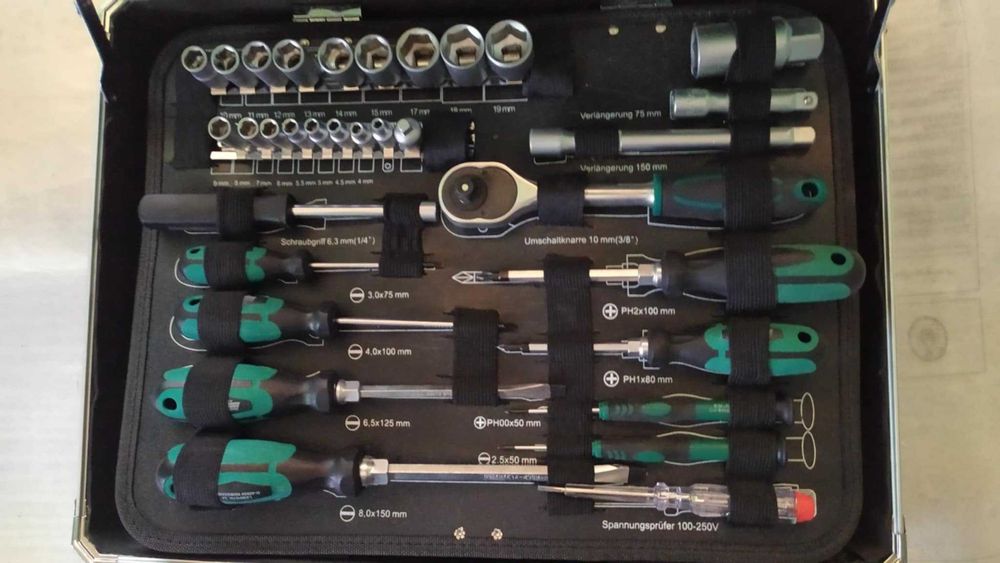 НОВ Метален куфар Mannesmann с НЕПОЛЗВАНИ инструменти,108 части.