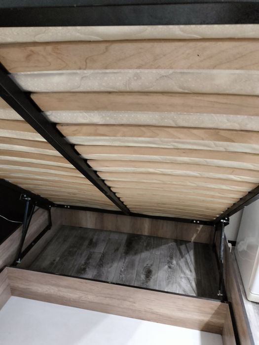 Кровать в хорошем состоянии