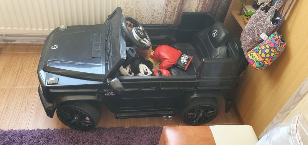 vînd mașină electrică