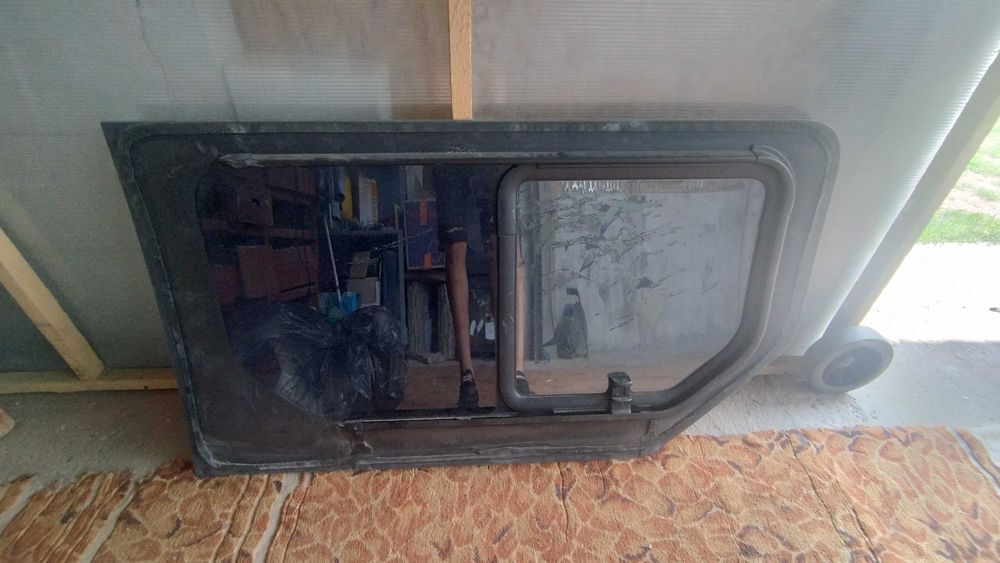 Дясно стъкло за плъзгащата се врата Опел виваро рено трафик