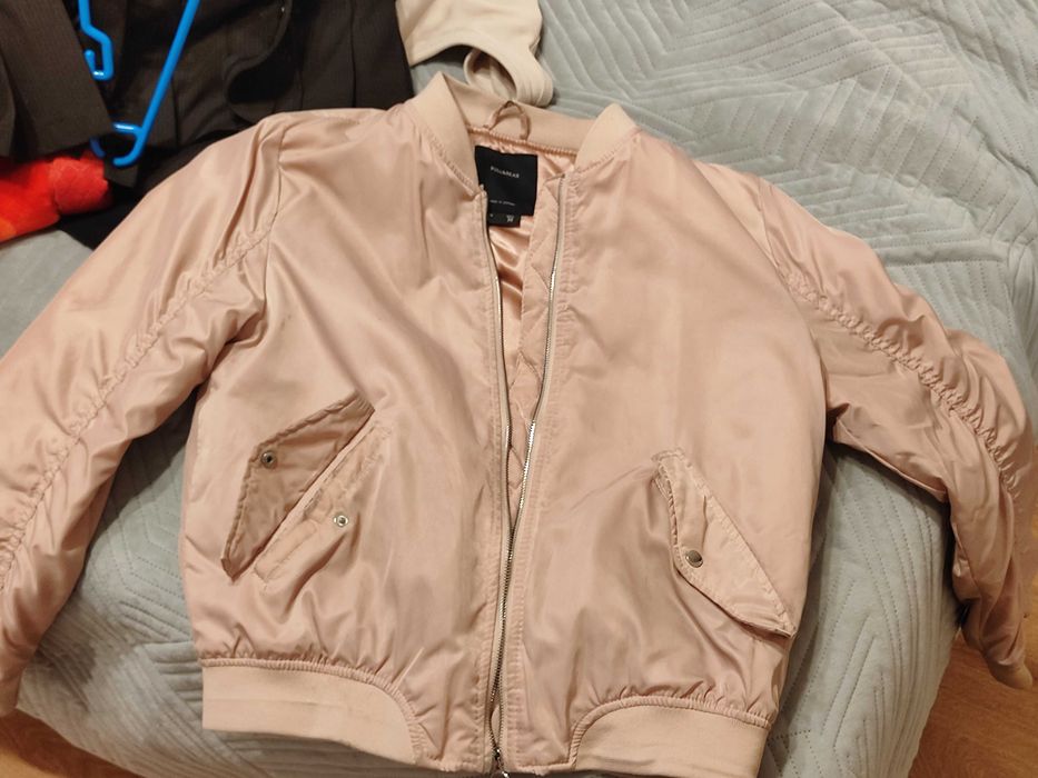 Розовый пудровый бомбер Pull&Bear (размер L)