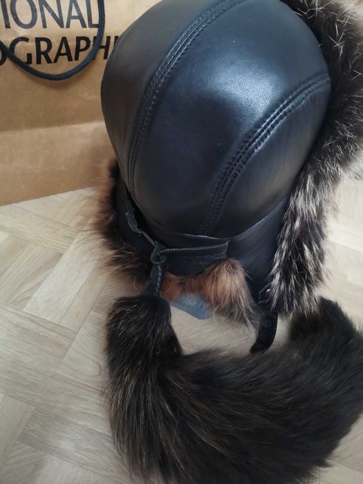 Продам шапку с хвостом б/у