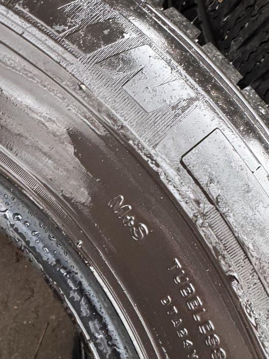 225/75 R16 C michelin