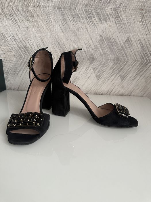 Босаножки замшевые