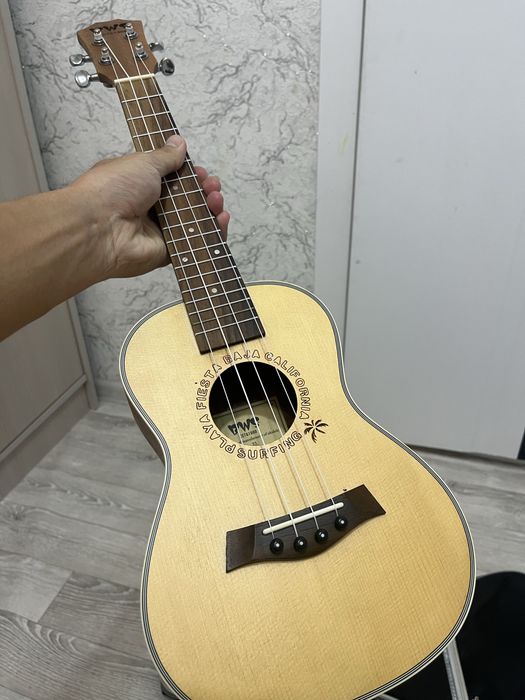 Продам Укулеле почти новый