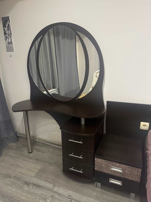 Тоалетка за спалня и две нощни шкафчета