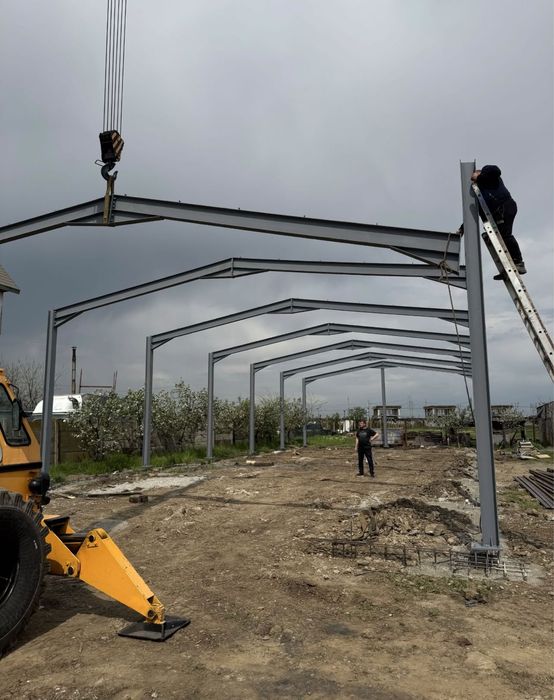 Hală metalică de 8 m x30 m x4 m