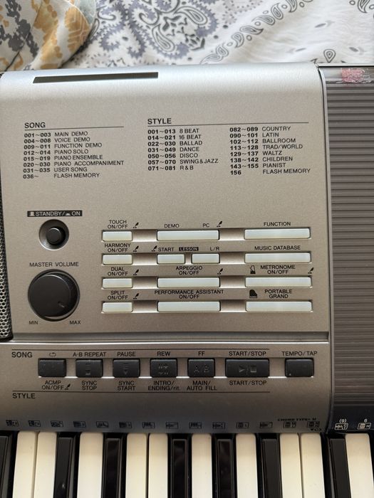 Синтезатор Yamaha ,5 октави YPT 400