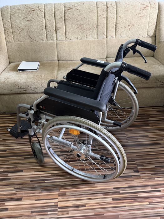 Scaun rulant medical batrani handicap dizabilitati