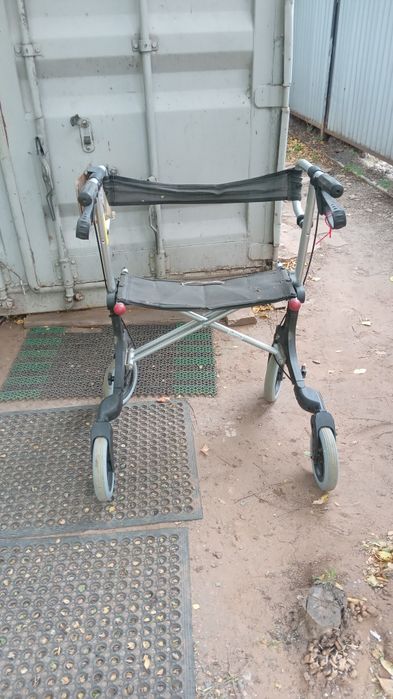 Продам инвалидную коляску