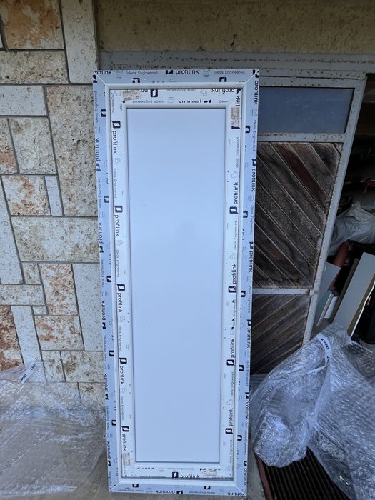 Продавам PVC бяла врата за баня 70/200