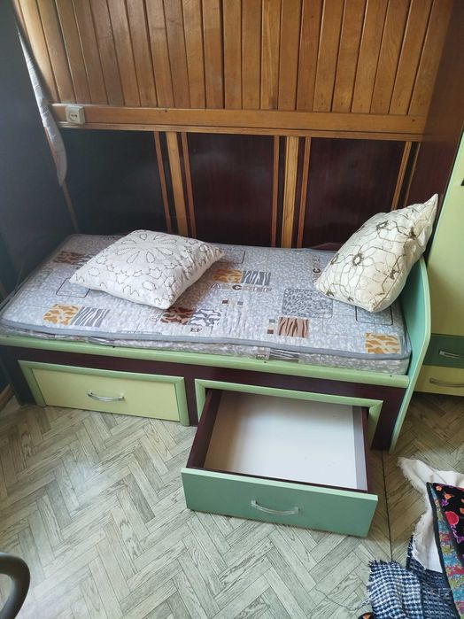 Продам кровать для детей, с двумя ящиками.