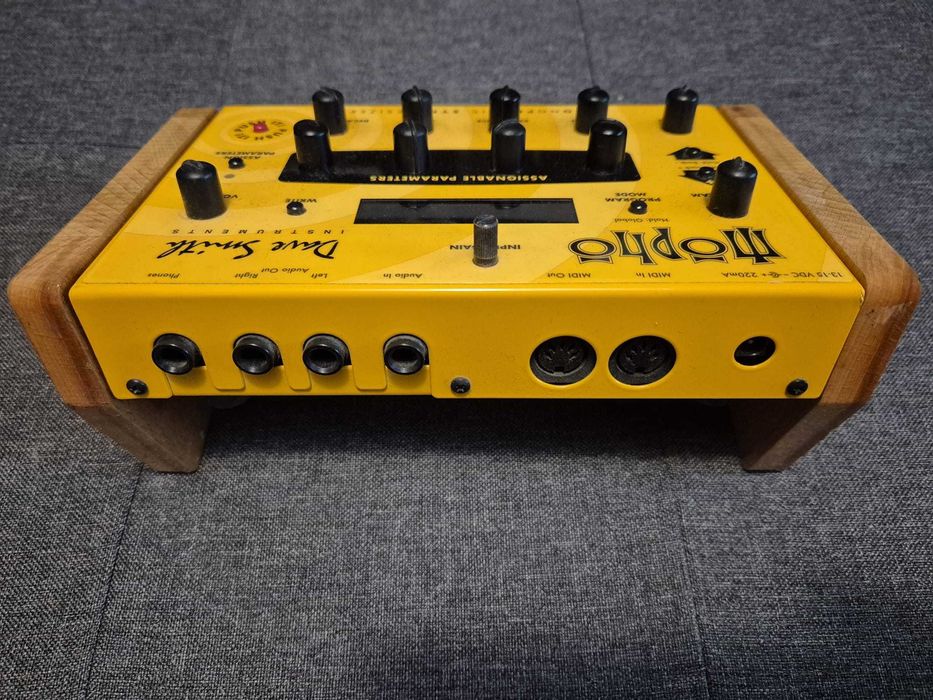 Dave Smith Instruments Mopho Analog Synthesizer