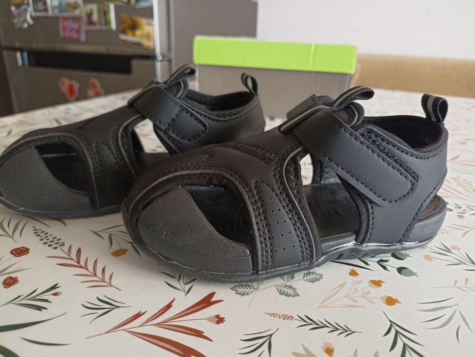 Детски черни сандали, размер 25