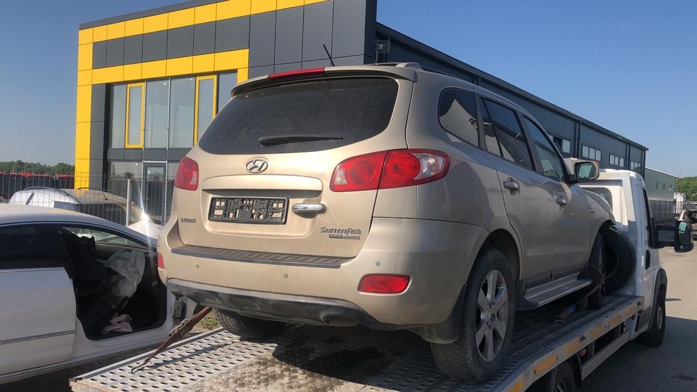Dezmembram Hyundai Santa Fe 2.2 D an fabr 2008