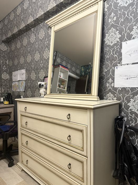 Продаш шкаф и комод