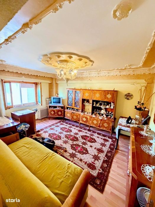 Apartament 3 camere, balcon, zona Badea Cârțan