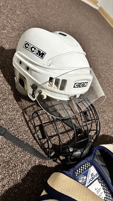 Продам хоккейный костюм