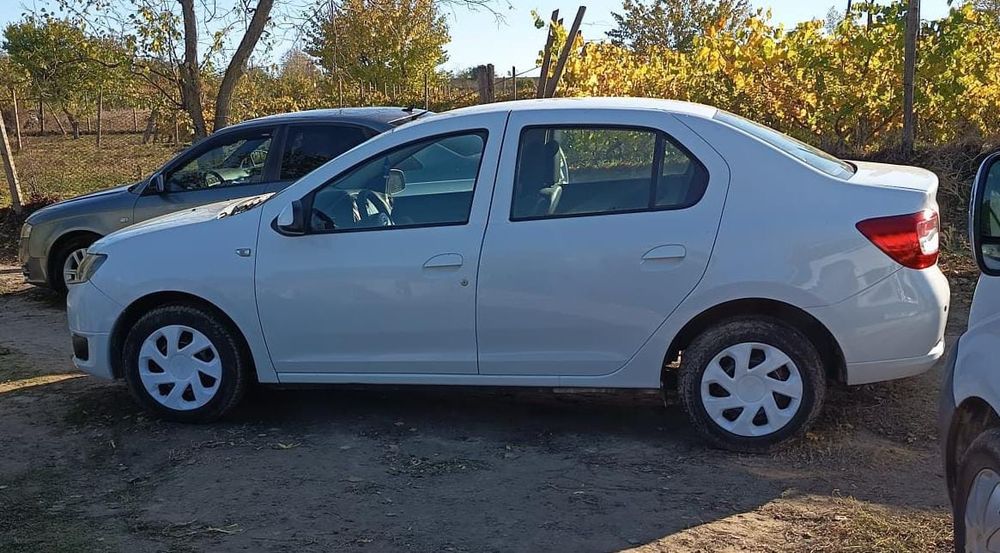 Vând Dacia Logan