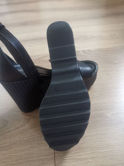 Дамски сандали на платформа