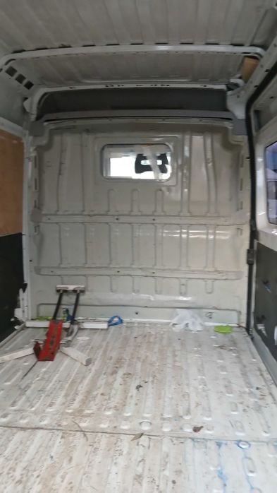 Продавам товарен бус Peugeot Boxer 2.2 HDI