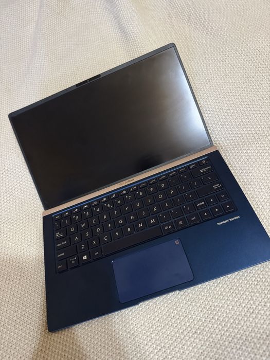 ASUS Zenbook UX333FN Cel mai mic laptop de 13 inch din lume