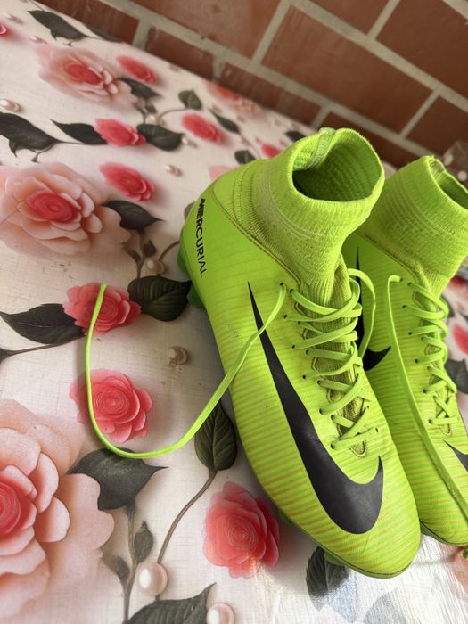 Ghete de fotbal mercuriale