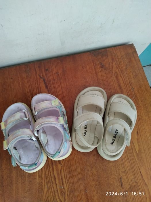 Продам детскую новую обувь