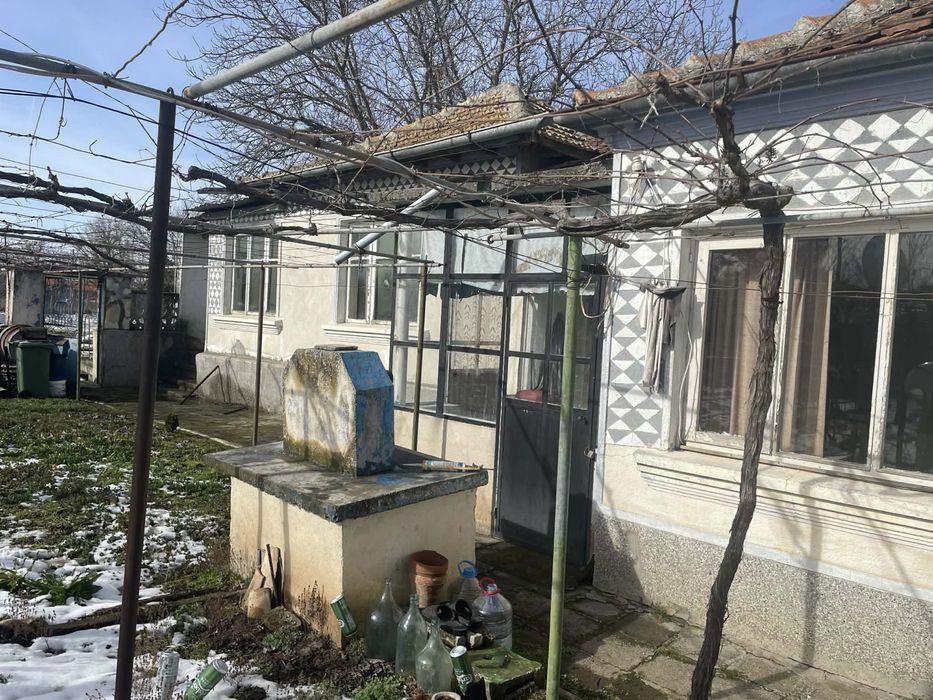 Собственик Продава къща с двор в село Млада Гвардия
