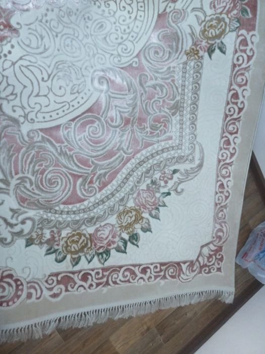 Новый шёлковый ковёр