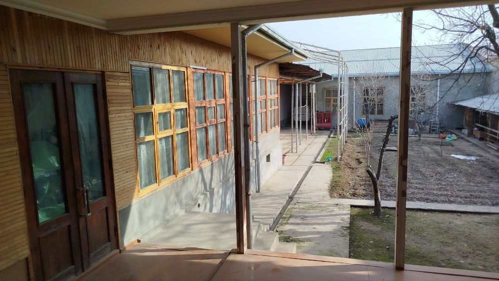 Ховли сотилади Назарбек