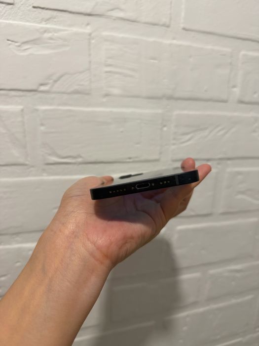 Продам Iphone 12