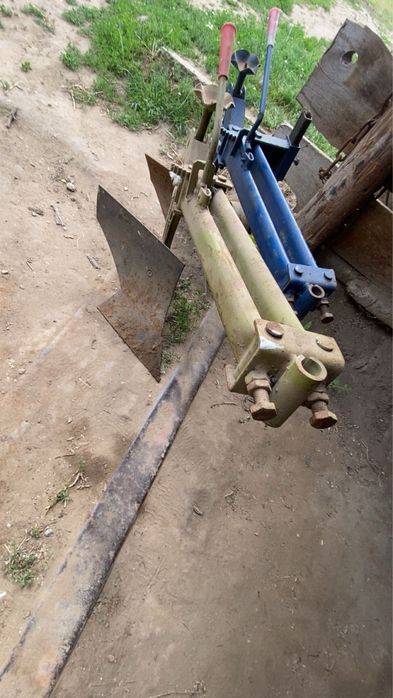 Vand pluguri motocultor sau tractoraș!!!