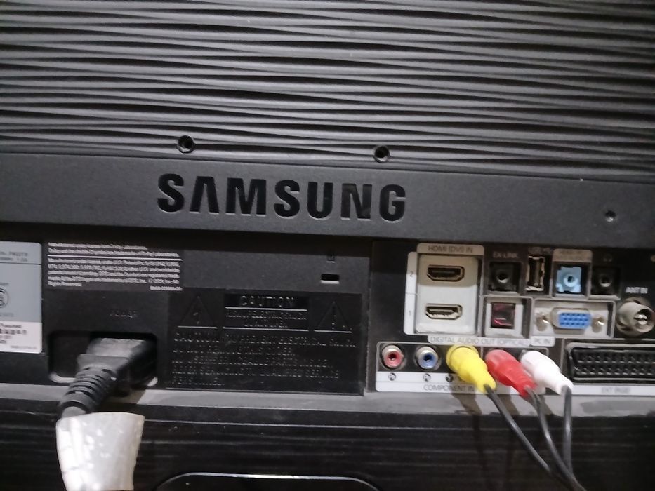 Продавам телевизор Samsung B2230HD  TV TUNER 21 ,5 incha