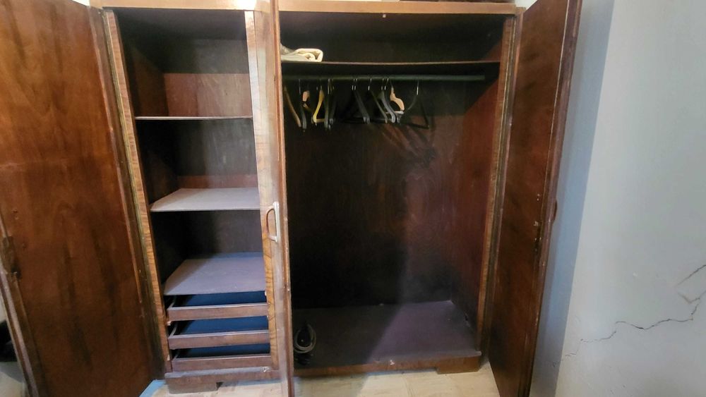 Старинен гардероб орех