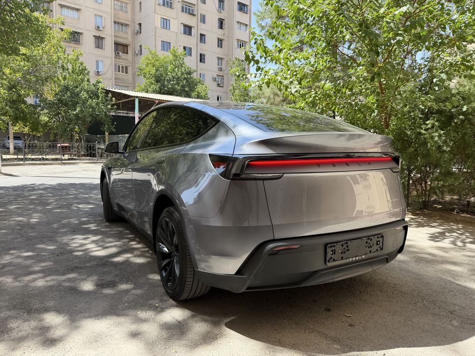Tesla model y AWD