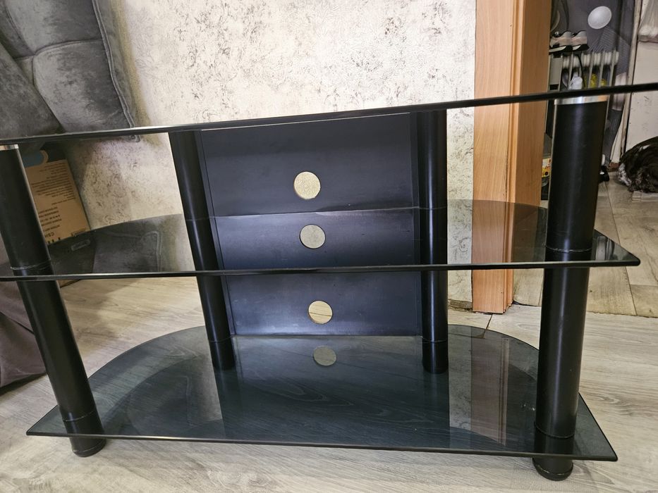 Продам  Т.В.стол