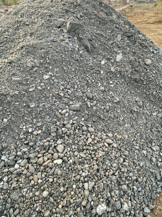 Livrez la comandă cribluri piatra concasata nisip sort balast pamant refuz de ciur si alte materiale necesare la constructii