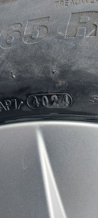 Продавам чисто нови джанти с гуми оригинални за Шкода
