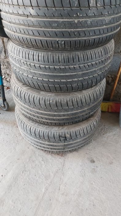 Шины летние 215/50/17