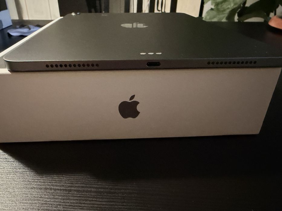 IPad Air 5 - procesor M1 si Apple Pencil 2