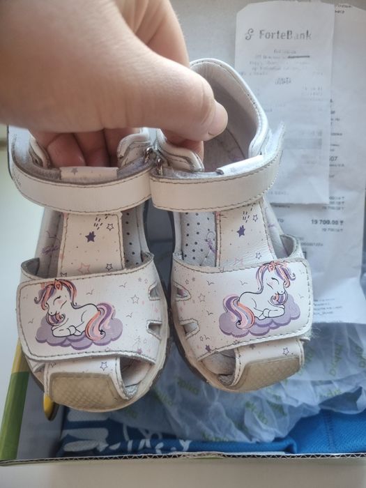 Продам сандалики