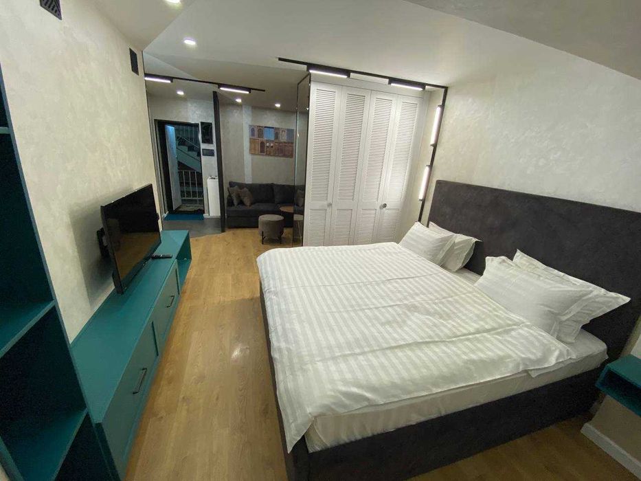 срочно Аренда квартира на Айбек метро 2 ком евро-ремонт никто не жил