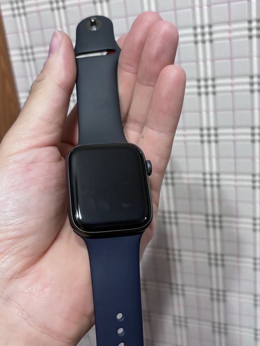Продам apple watch SE 44mm