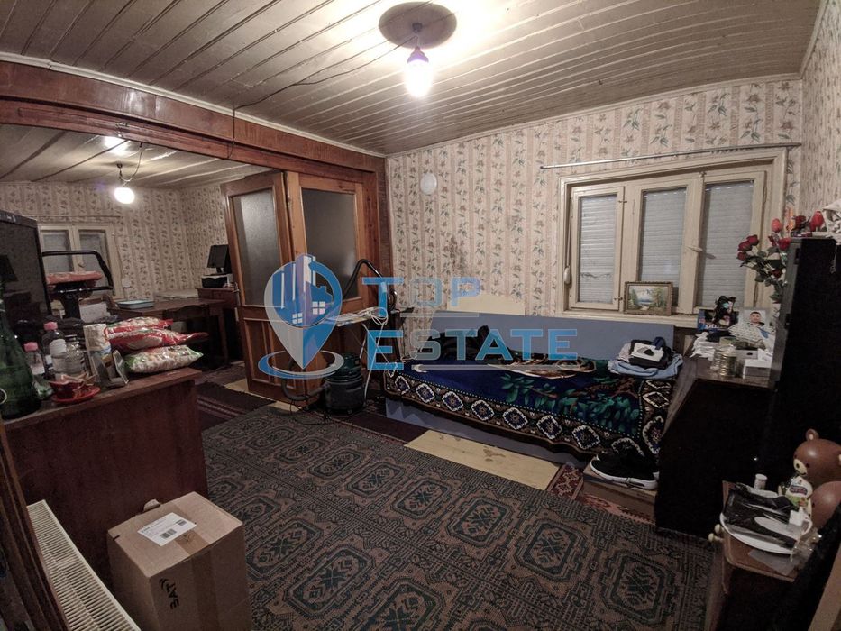 Тухлена обзаведена къща с магазин в село Сушица