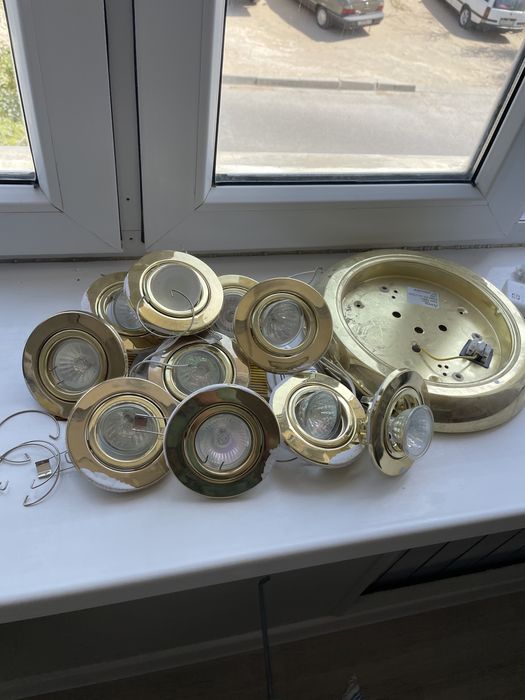 лампы и люстра