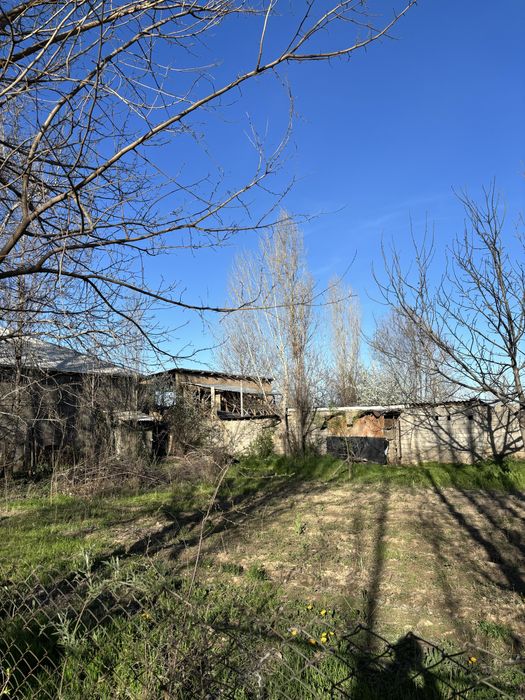 yuqori chirchiqda hovli yer uchastka