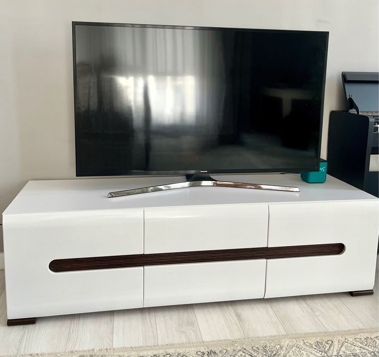 Тумба под телевизор