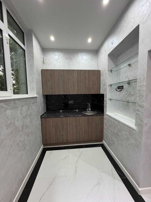 Продается помещение в Мирзо Улугбеке 78м2 с террасой 85м2